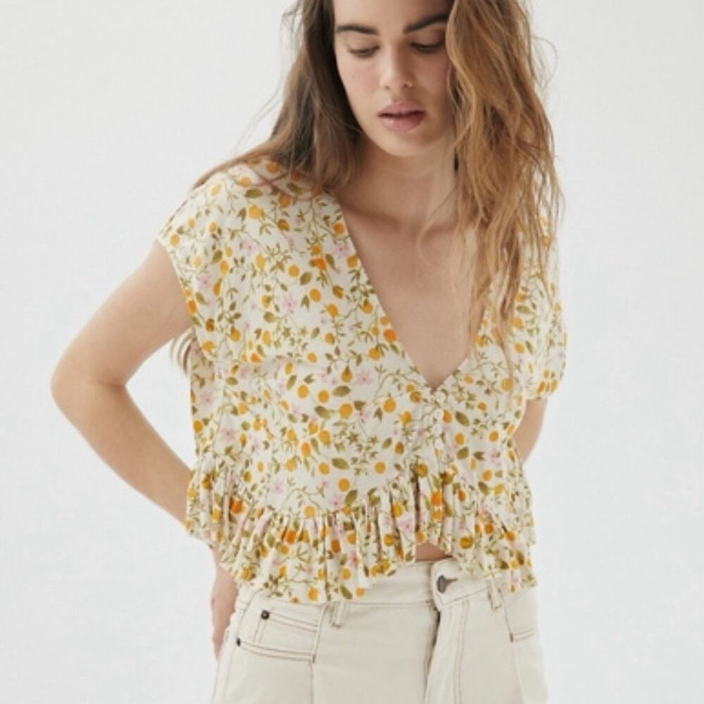 Urban Outfitters Izzy Flouncy Blouse Medium Floral Ruffle Boho Festie Crop Top